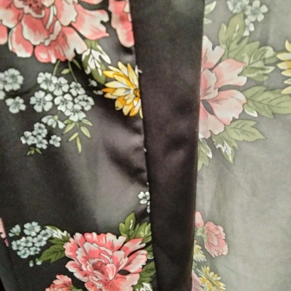 Torrid Satin Floral Kimono - Picture 5 of 10